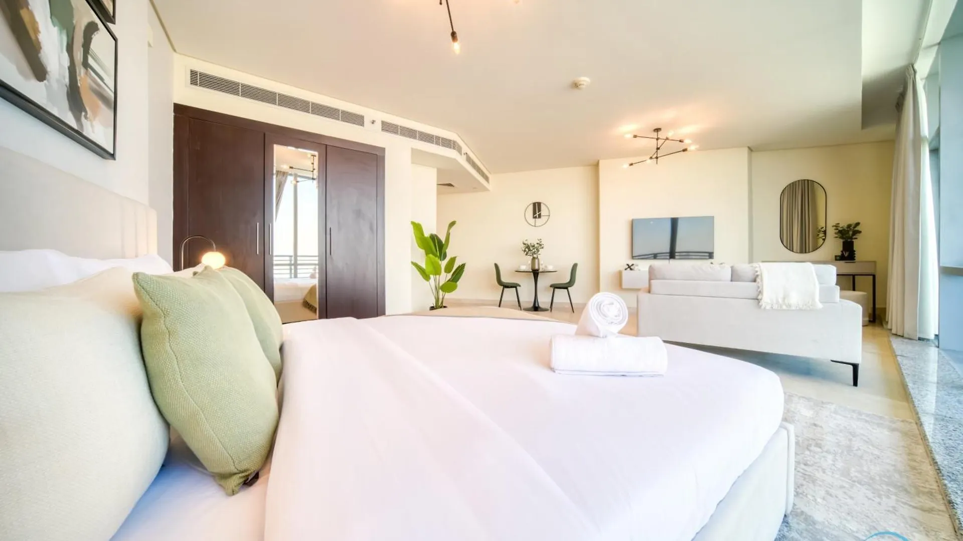 Apartment Grand Studio At Sky Gardens Difc By Deluxe Holiday Homes Dubai